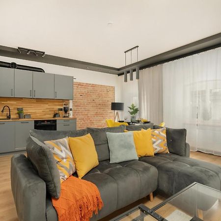 Komeda Apartment Hidden In Poznan Old Town By Noclegi Renters Bagian luar foto