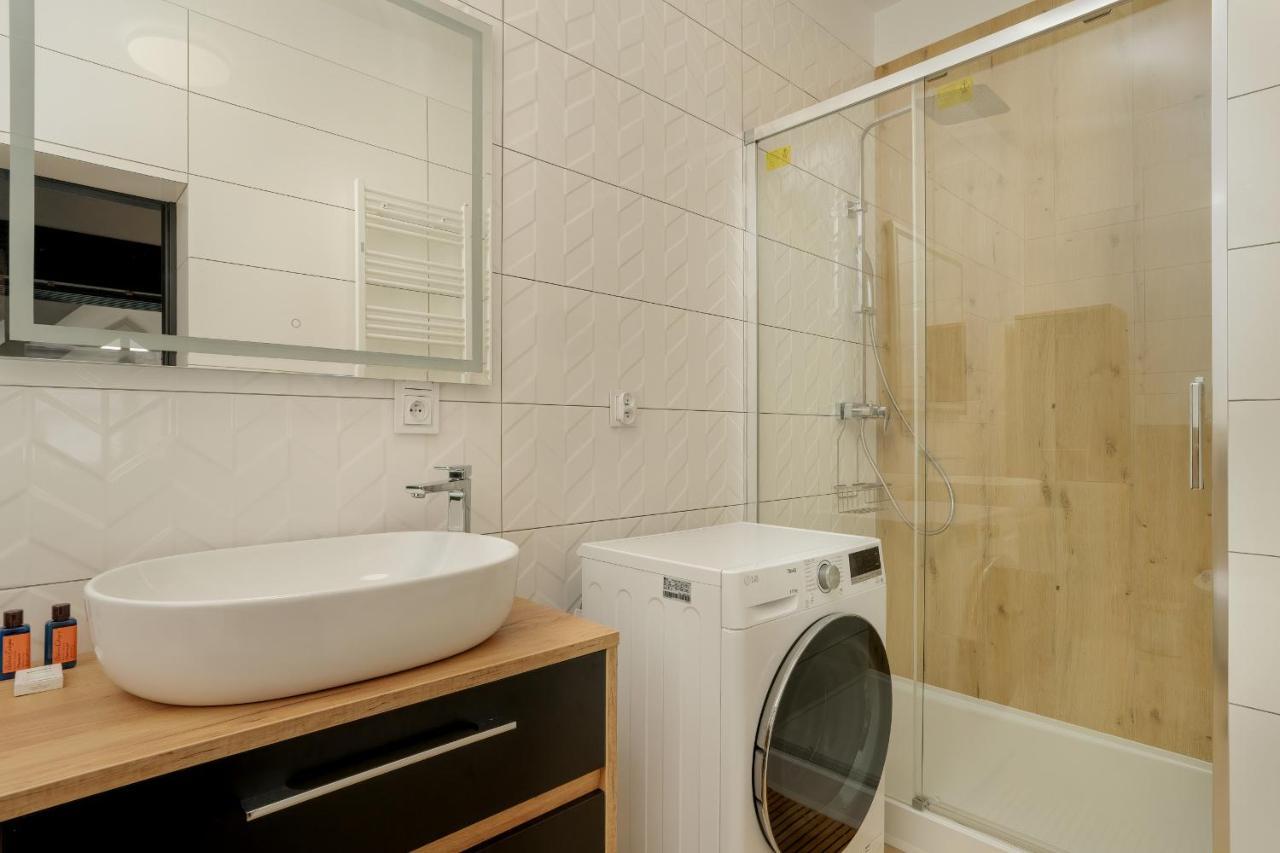 Komeda Apartment Hidden In Poznan Old Town By Noclegi Renters Bagian luar foto
