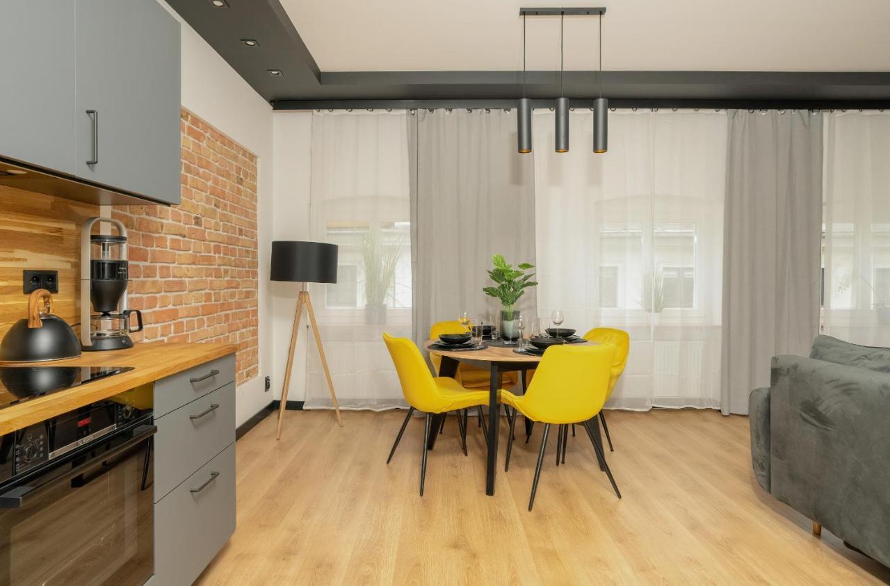 Komeda Apartment Hidden In Poznan Old Town By Noclegi Renters Bagian luar foto