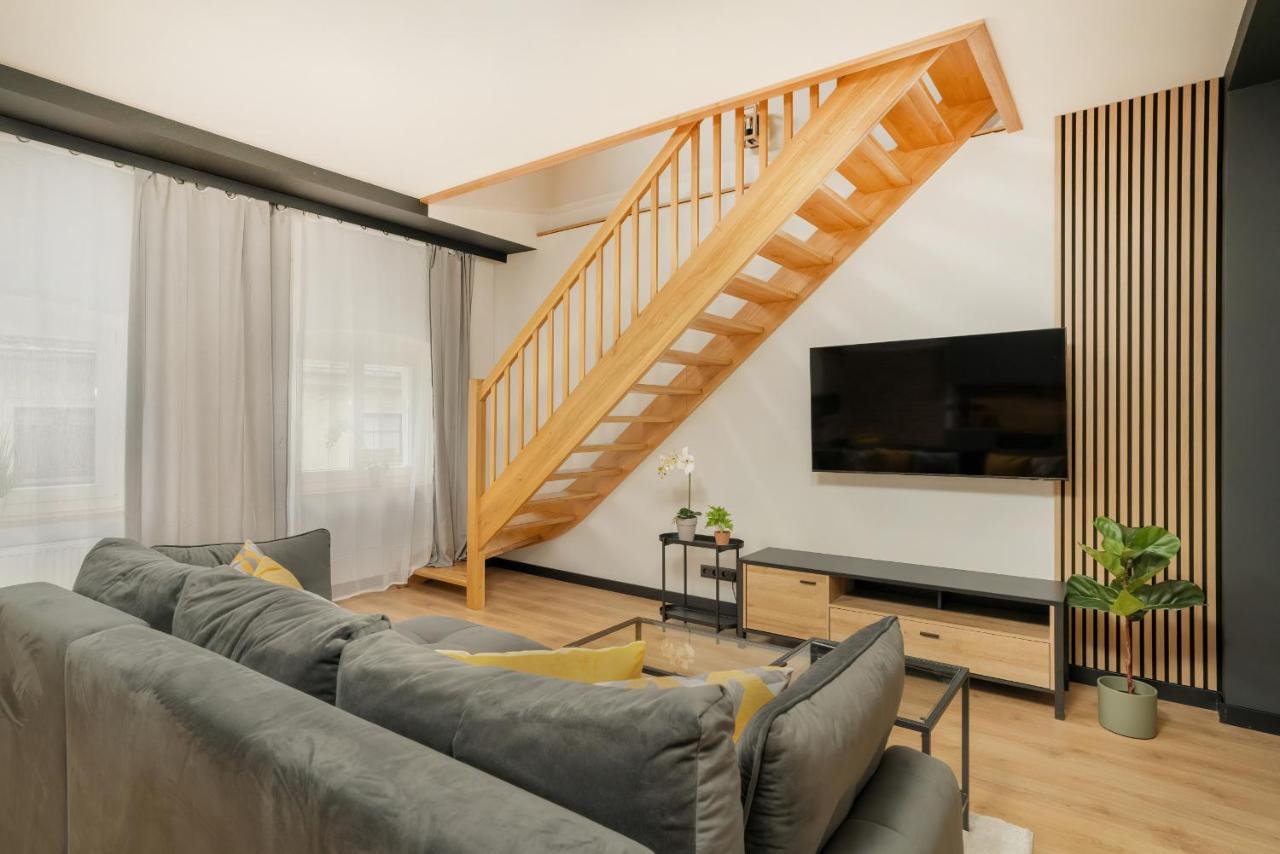 Komeda Apartment Hidden In Poznan Old Town By Noclegi Renters Bagian luar foto