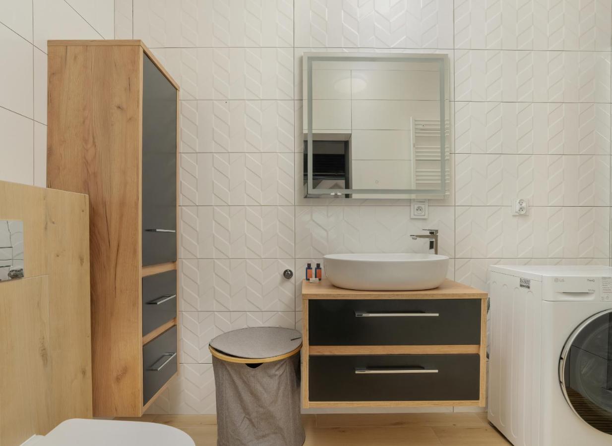 Komeda Apartment Hidden In Poznan Old Town By Noclegi Renters Bagian luar foto